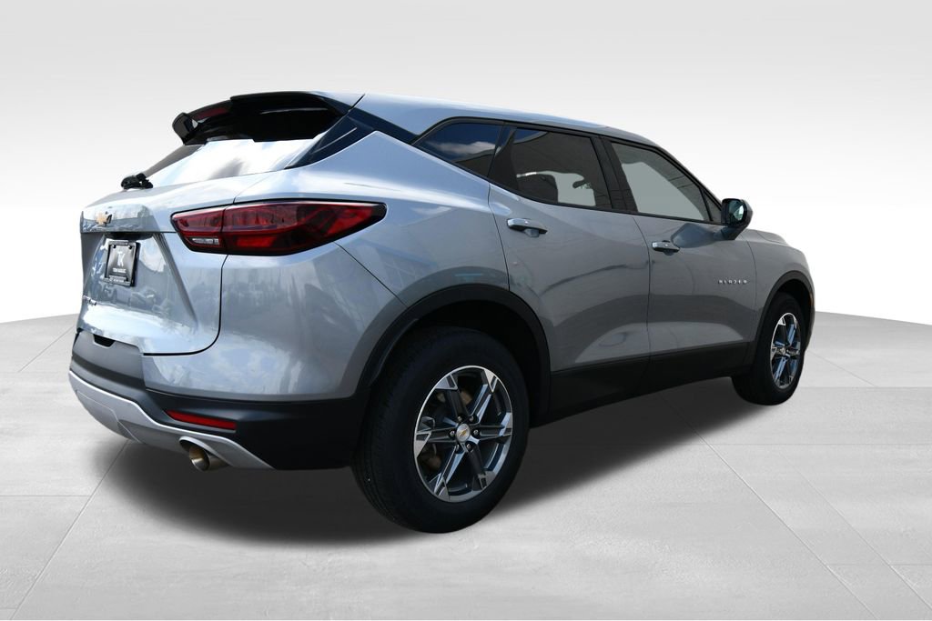 Used 2025 Chevrolet Blazer LT AWD/4WD image 8