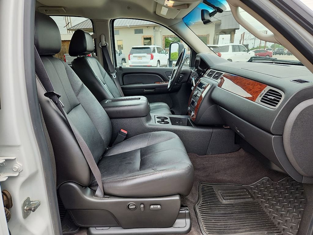 Used 2009 Chevrolet Silverado 3500 LTZ AWD/4WD image 11