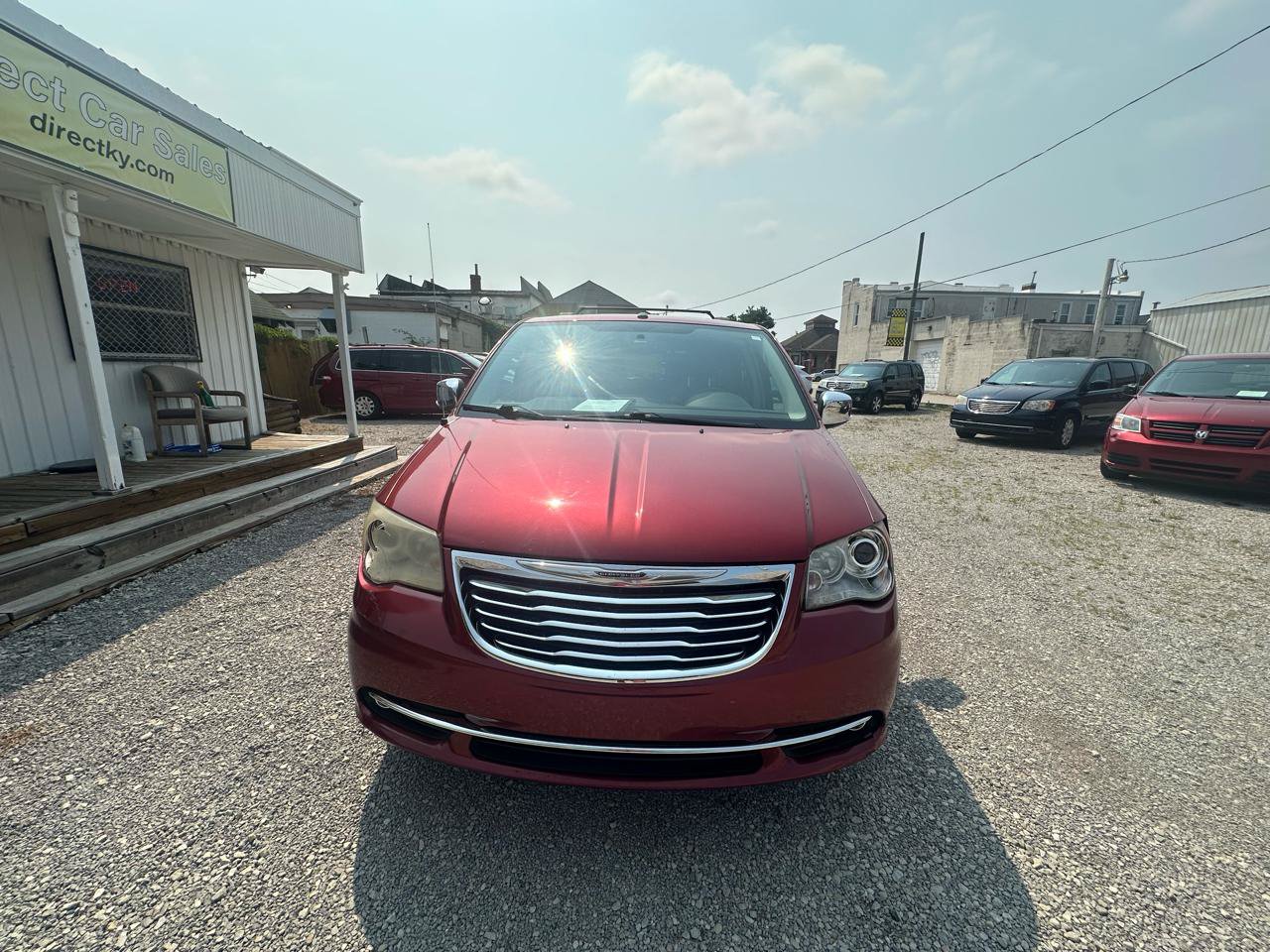 Used 2011 Chrysler Town & Country Limited FWD image 10