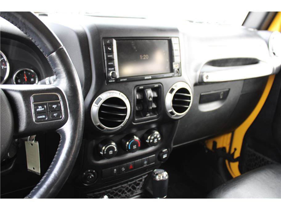 Used 2015 Jeep Wrangler Unlimited Sahara w/ Connectivity Group image 19