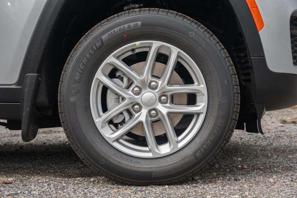 New 2025 Jeep Grand Cherokee Laredo X w/ Luxury Tech Group I image 16