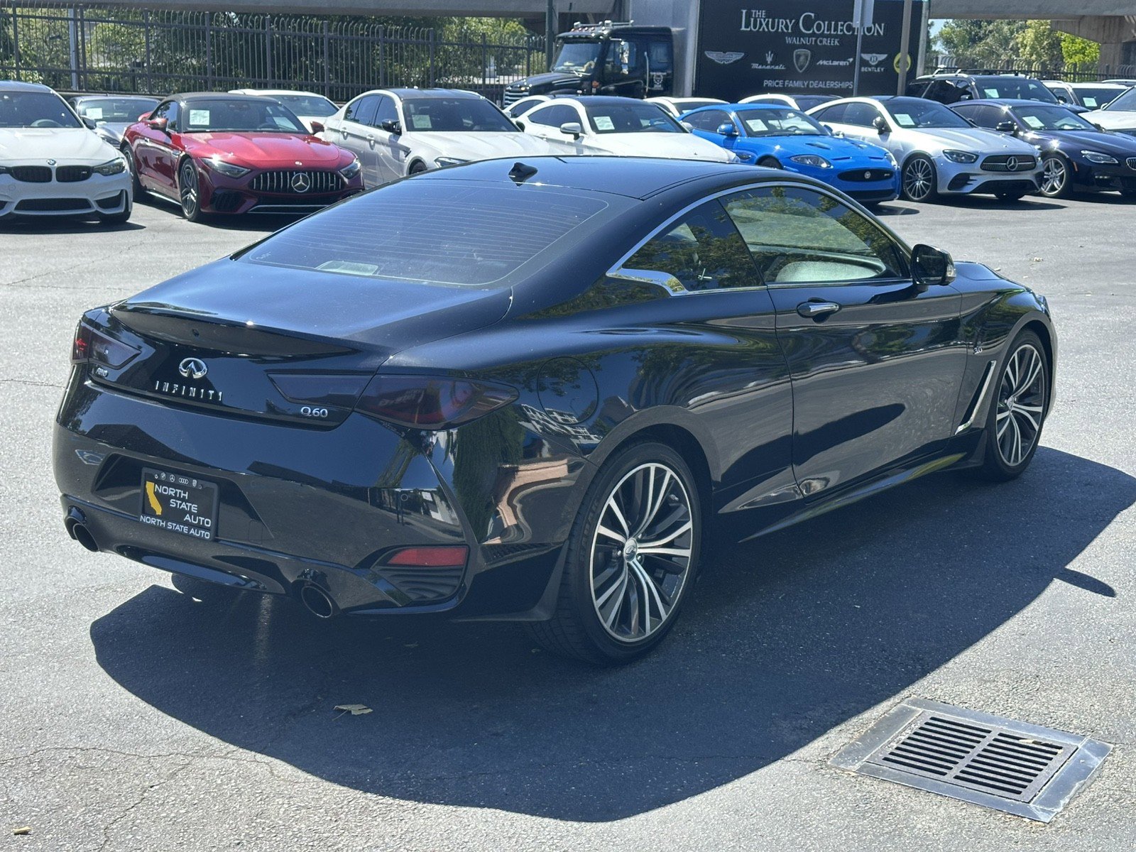 Used 2017 INFINITI Q60 3.0t w/ Premium Plus Package 3.0T AWD/4WD image 8