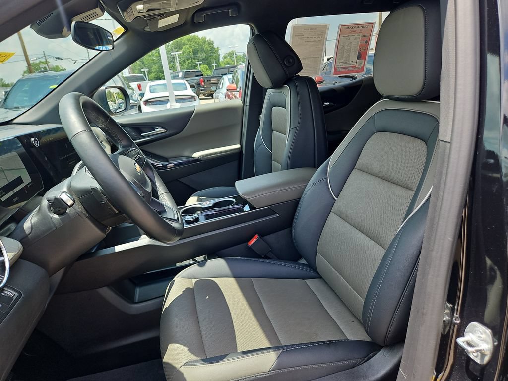 Used 2026 Chevrolet Equinox LT w/ Convenience Package II FWD image 16