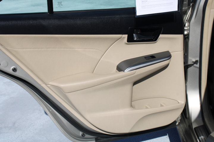Used 2014 Toyota Camry XLE w/ Leather Package image 13