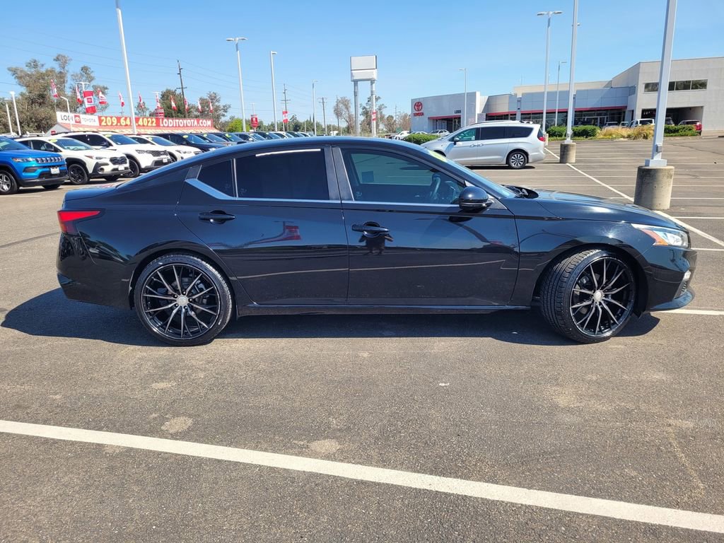 Used 2019 Nissan Altima 2.5 SR w/ SR Premium Package FWD image 3