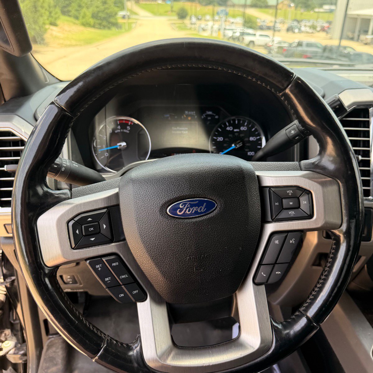 Used 2017 Ford F250 Platinum w/ FX4 Off-Road Package AWD/4WD image 15