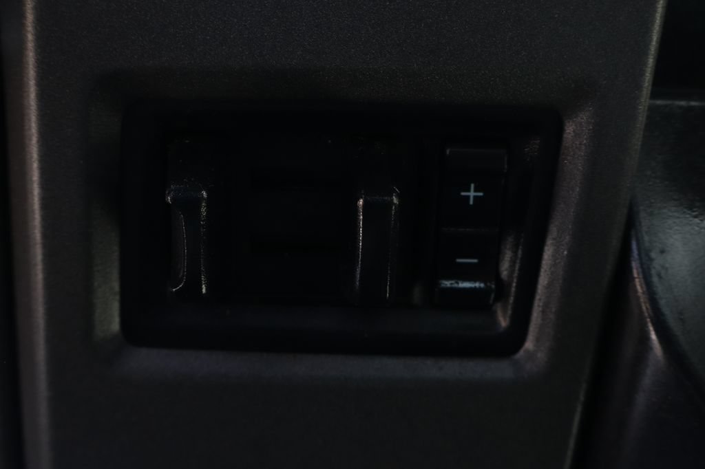 Used 2017 Ford F550 2WD Regular Cab Super Duty image 32