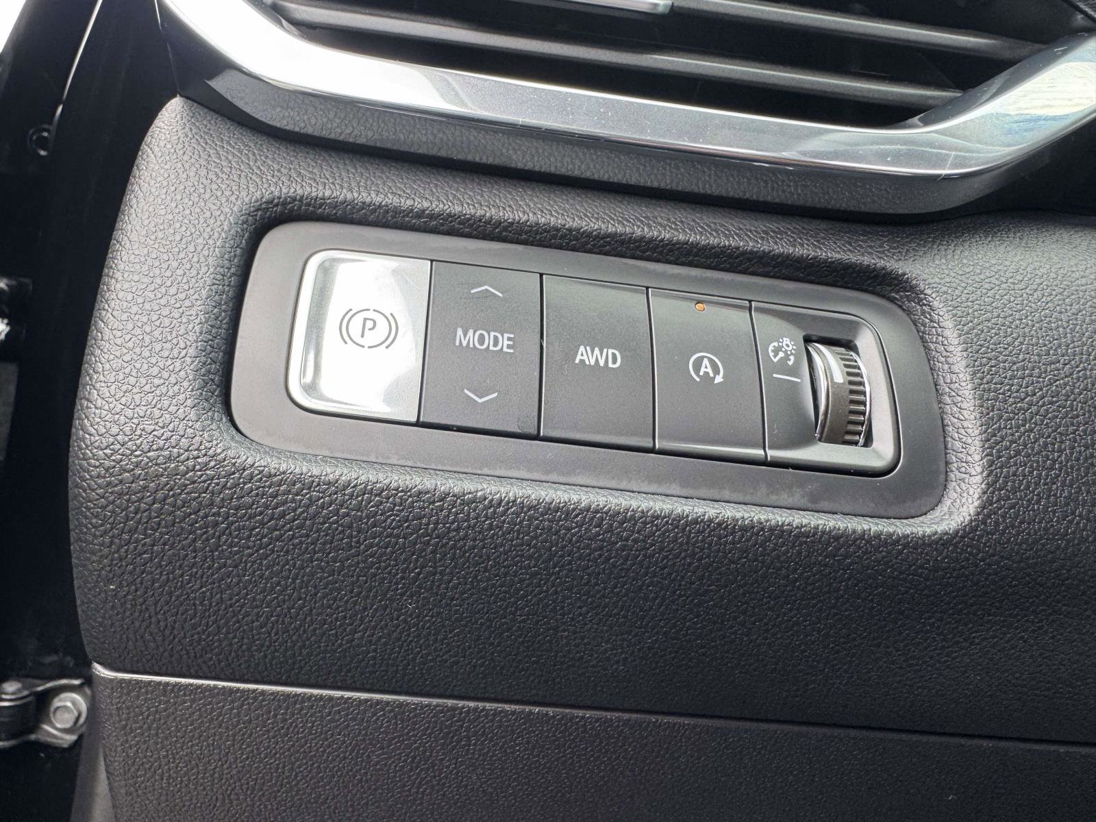 Used 2025 GMC Acadia Elevation w/ Elevation Premium Package image 24