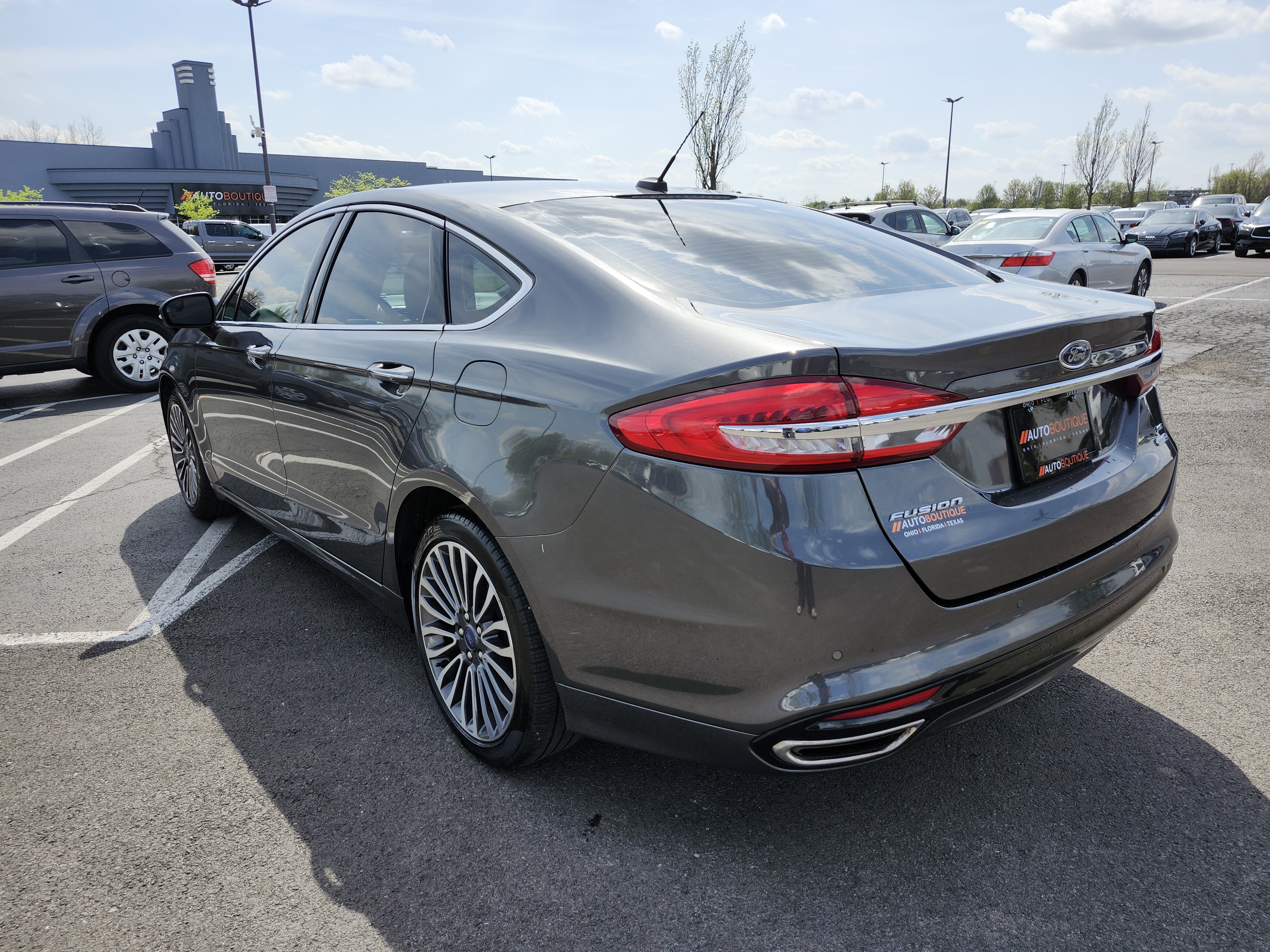 Used 2018 Ford Fusion SE w/ Fusion SE Technology Package image 17