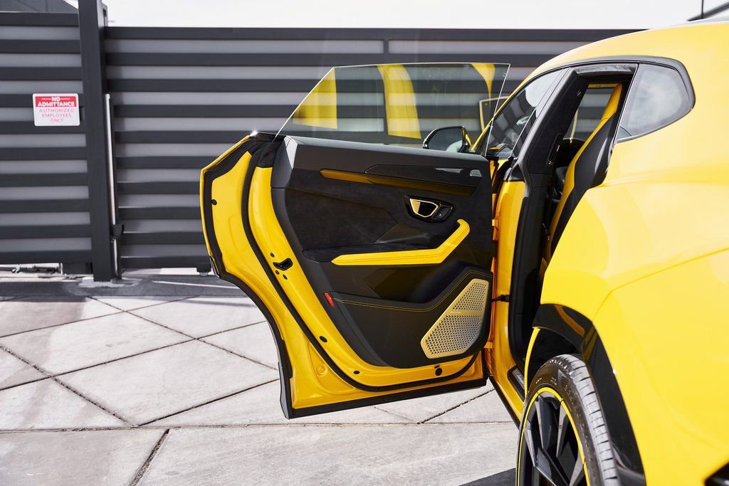 Used 2021 Lamborghini Urus AWD/4WD image 26