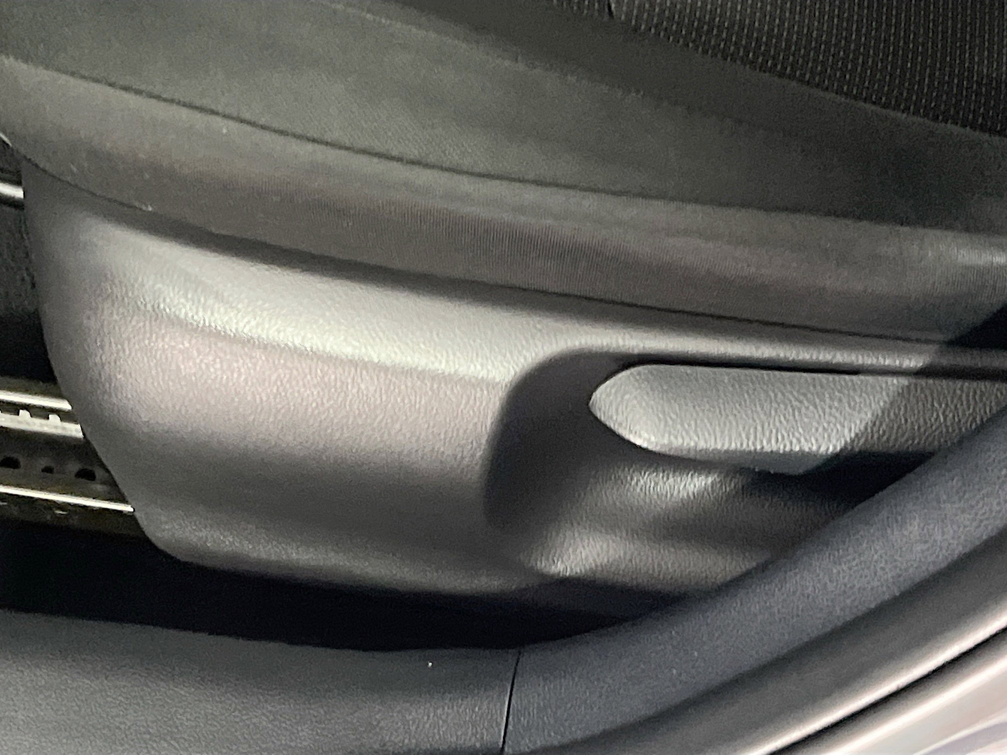 Used 2022 Toyota Prius L Eco image 16