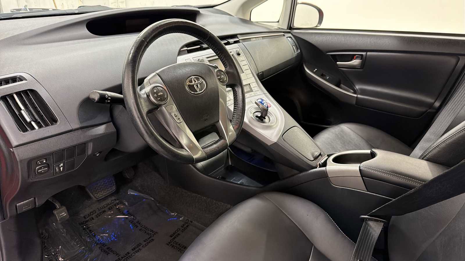 Used 2015 Toyota Prius Persona Series FWD image 12