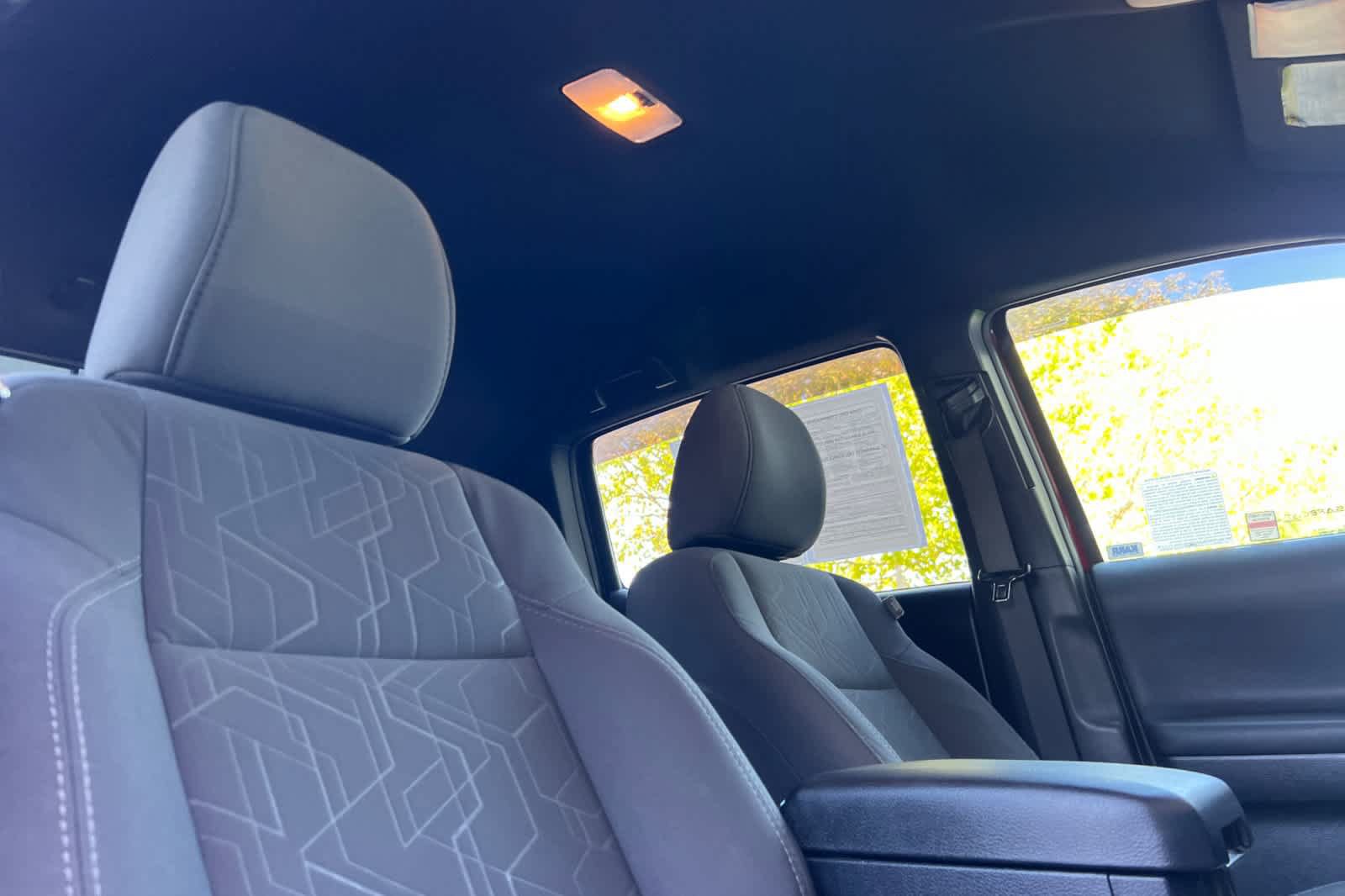 Used 2018 Toyota Tacoma TRD Off-Road w/ Technology Package AWD/4WD image 16