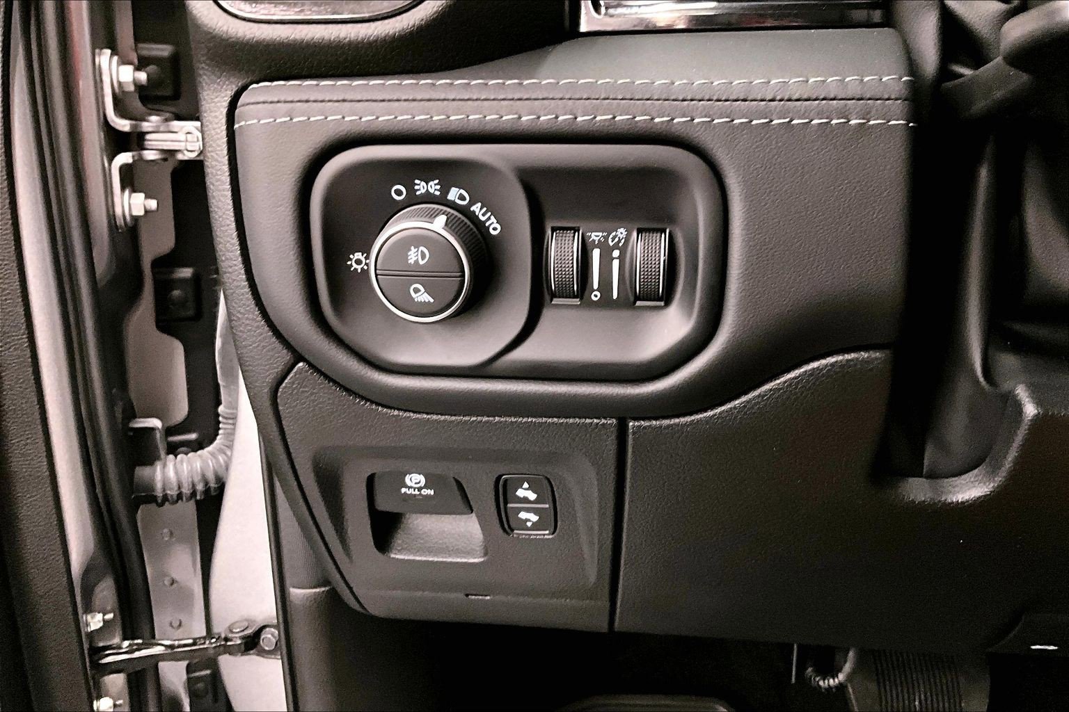 Used 2024 RAM 1500 Limited AWD/4WD image 39