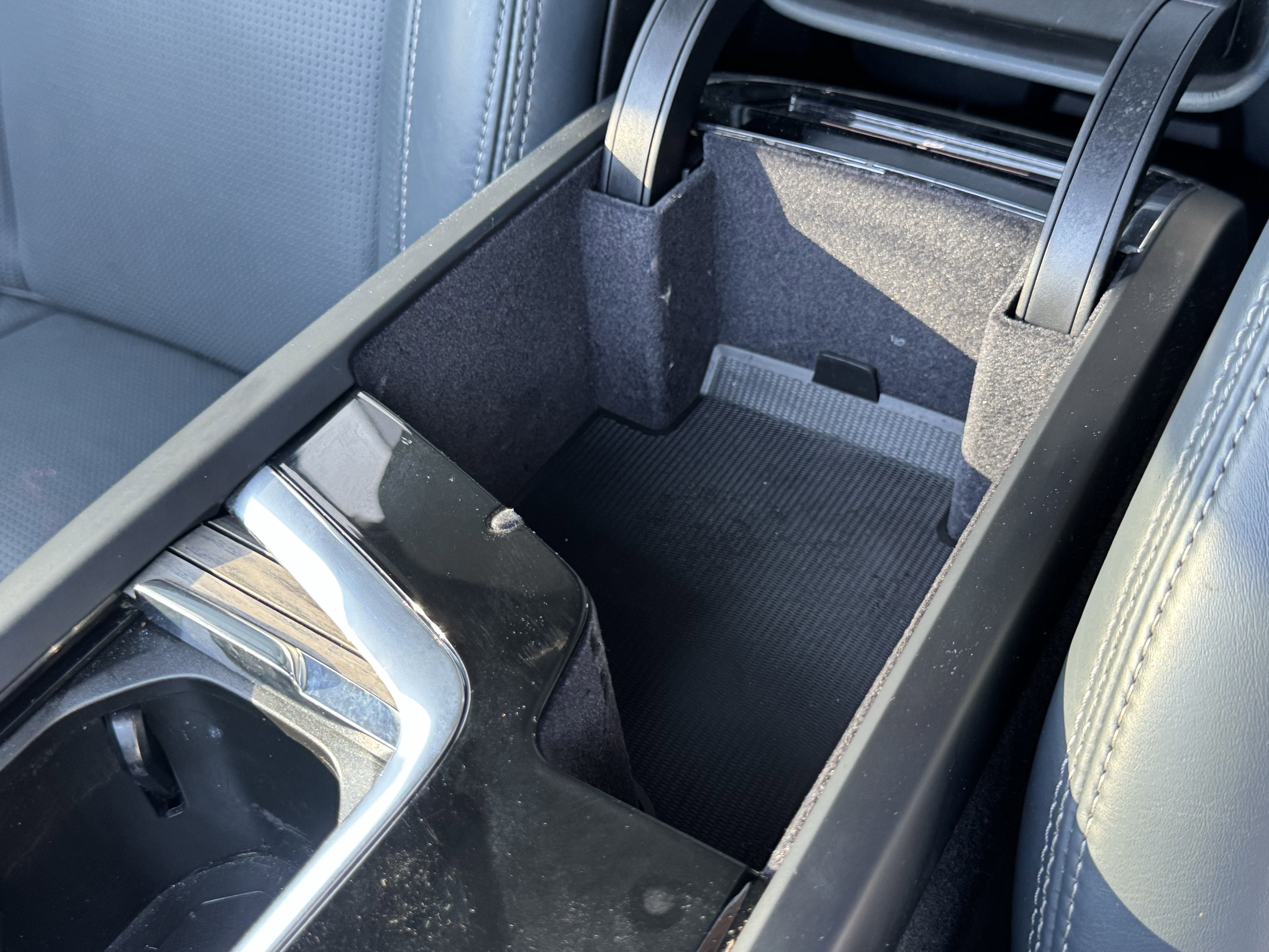 Used 2024 Volvo XC90 T8 Ultimate w/ Lounge Package image 84