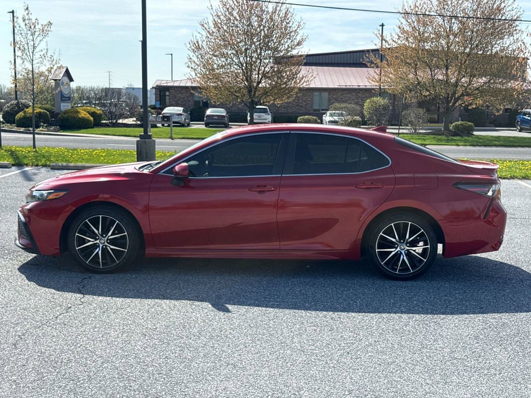 Used 2021 Toyota Camry SE FWD image 5