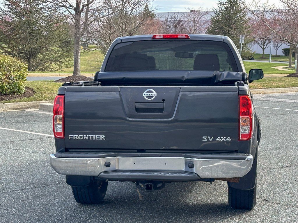 Used 2011 Nissan Frontier SV w/ SV Premium Utility Pkg AWD/4WD image 11