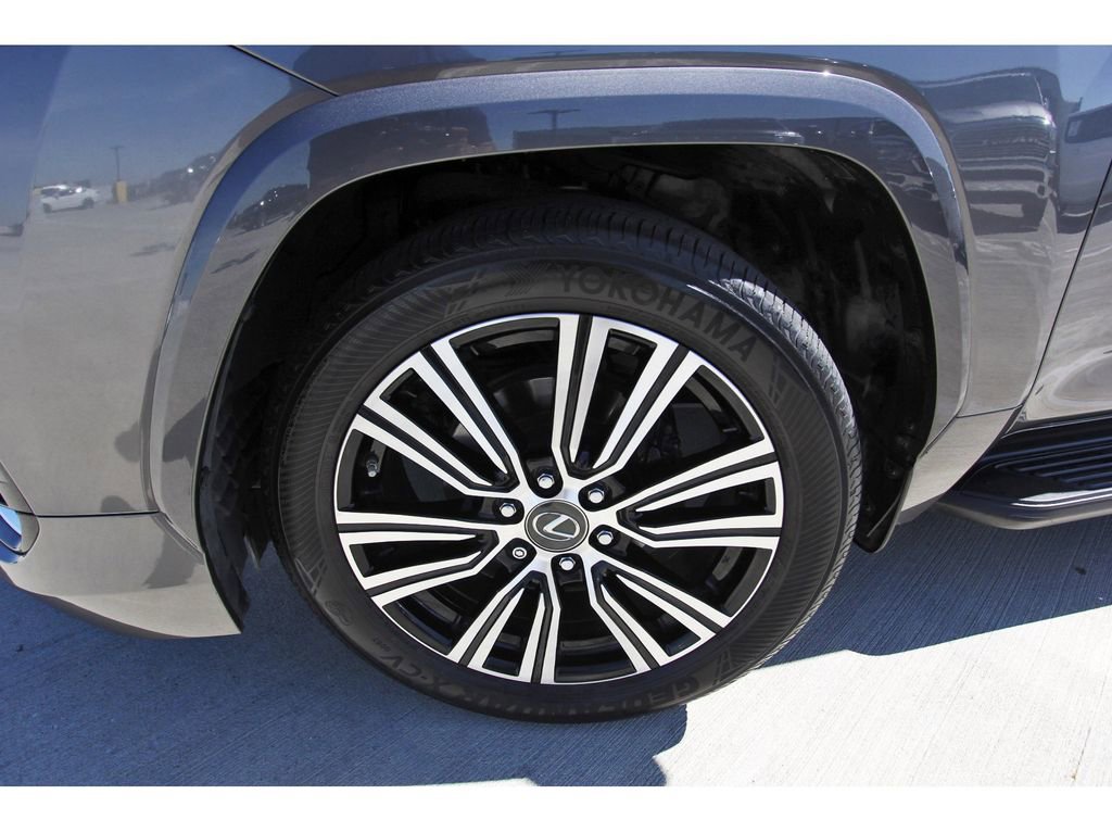 Used 2023 Lexus LX 600 4WD w/ Accessory Package (Z1) image 29