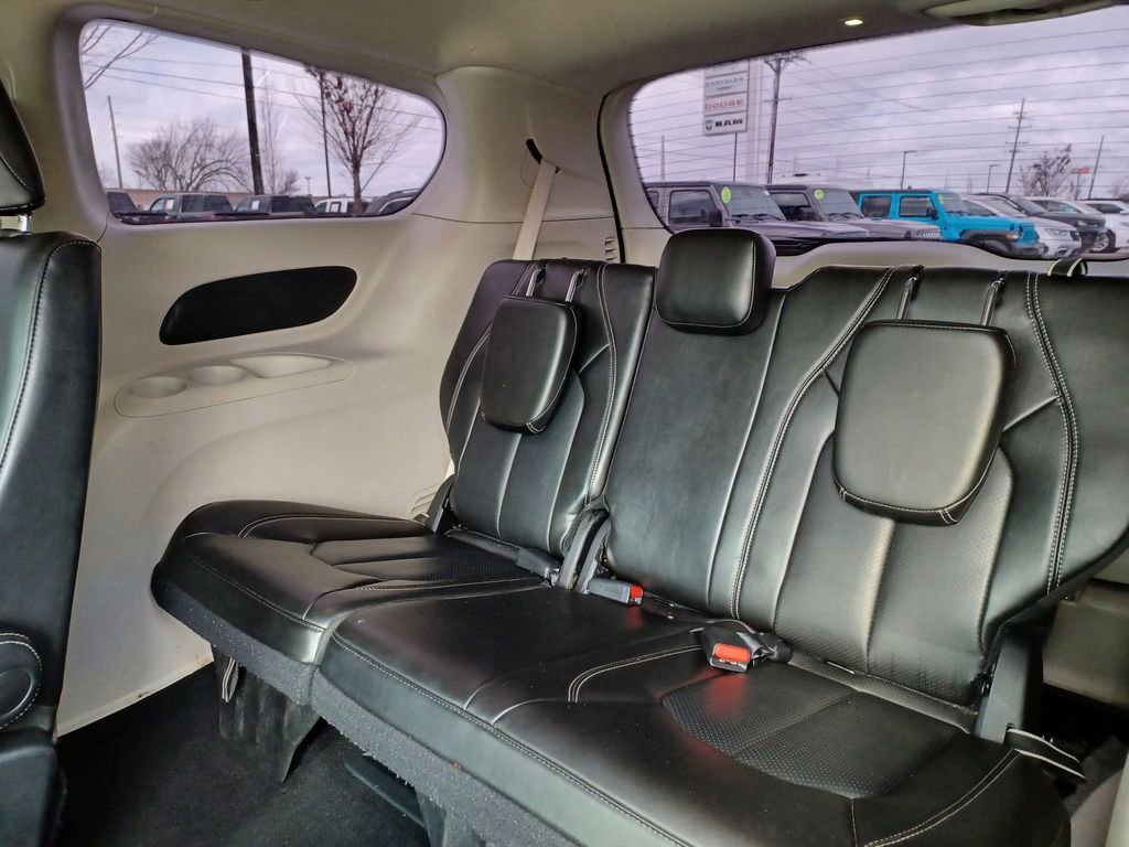 Used 2023 Chrysler Pacifica Touring-L FWD image 30