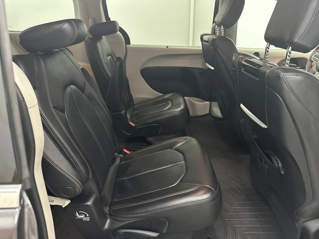 Used 2018 Chrysler Pacifica Touring-L Plus w/ Advanced Safetytec Group FWD image 26