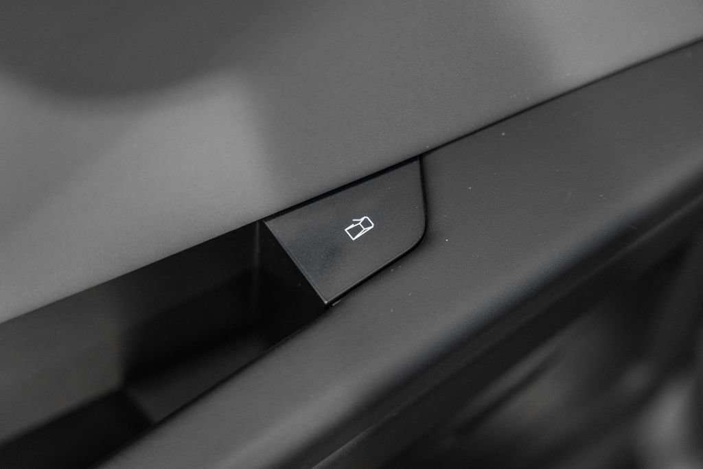 Used 2024 Tesla Cybertruck AWD Crew Cab image 45