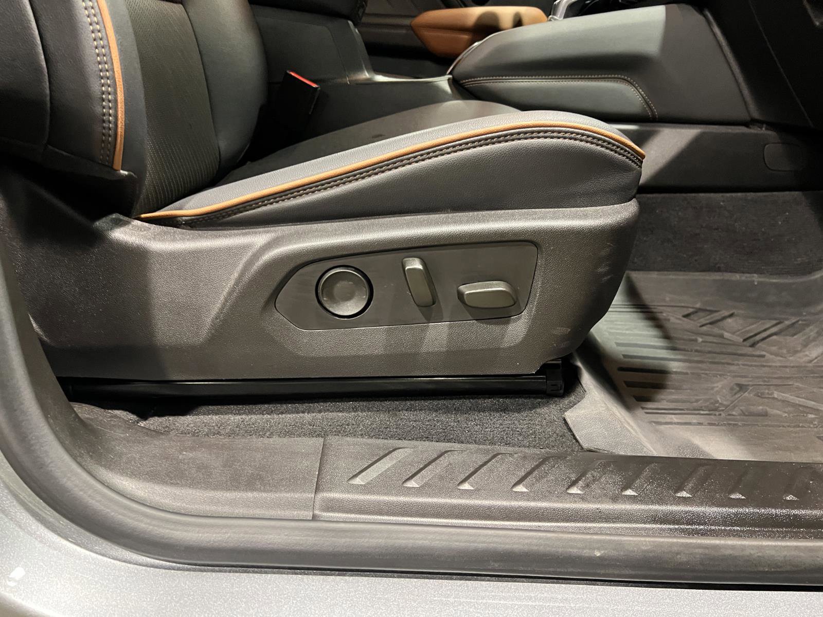 Used 2024 GMC Canyon AT4 w/ AT4 Premium Package image 38