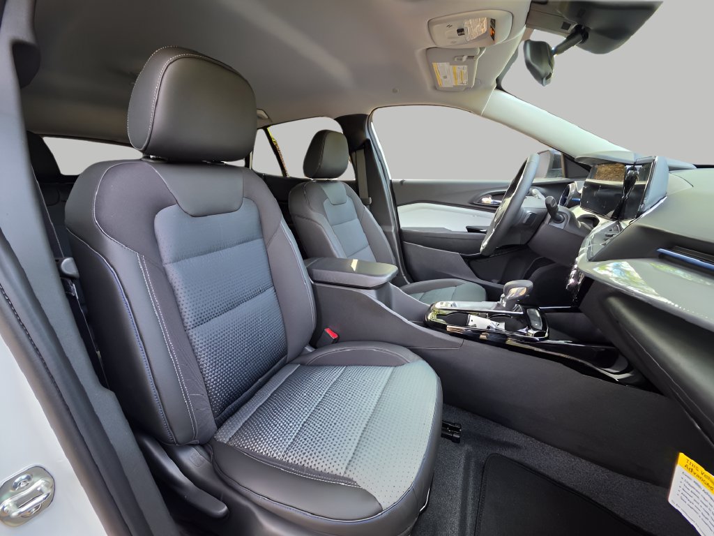 New 2026 Chevrolet Trax LT w/ Midnight Edition FWD image 10