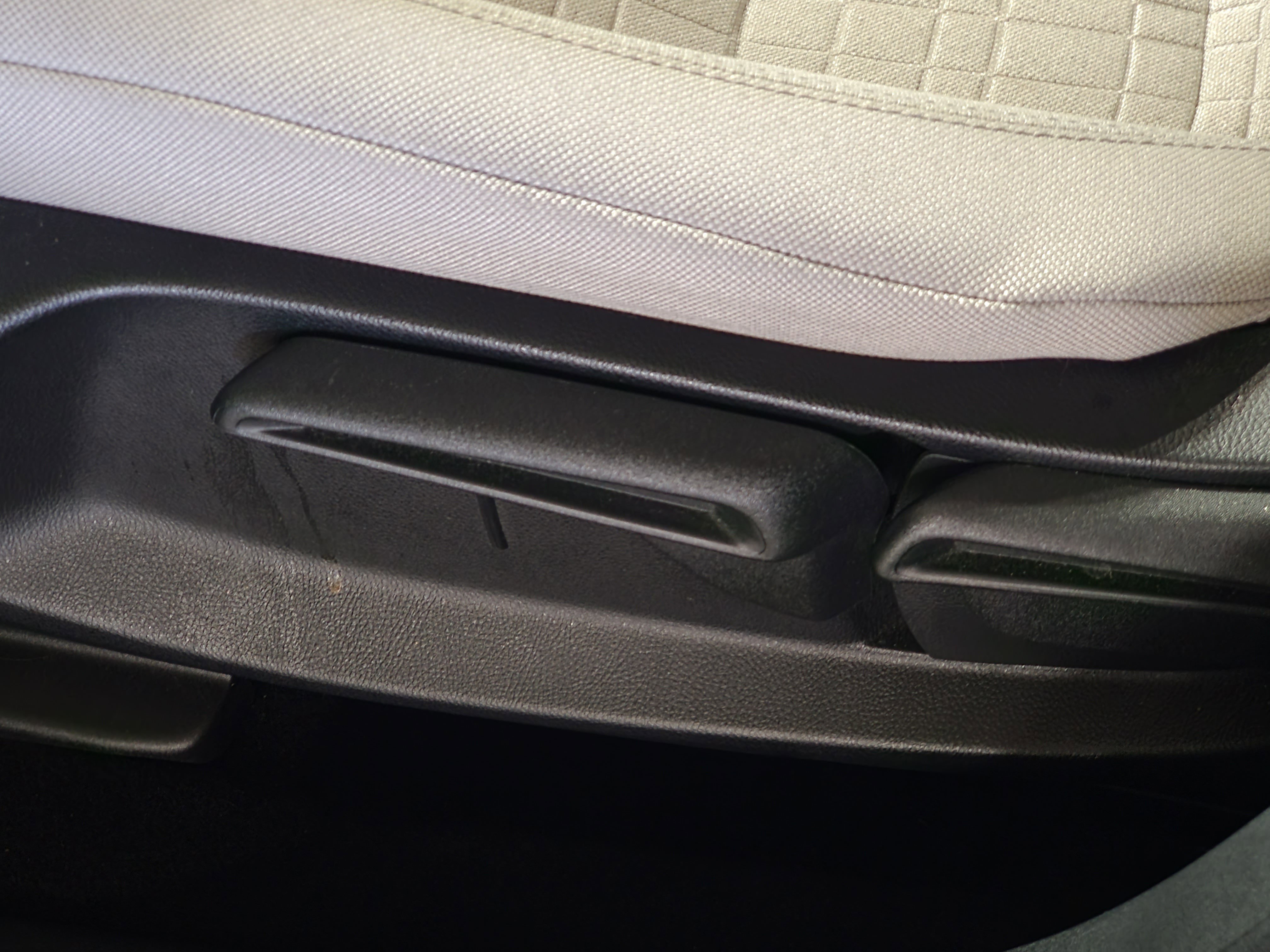 Used 2023 Honda HR-V LX image 17