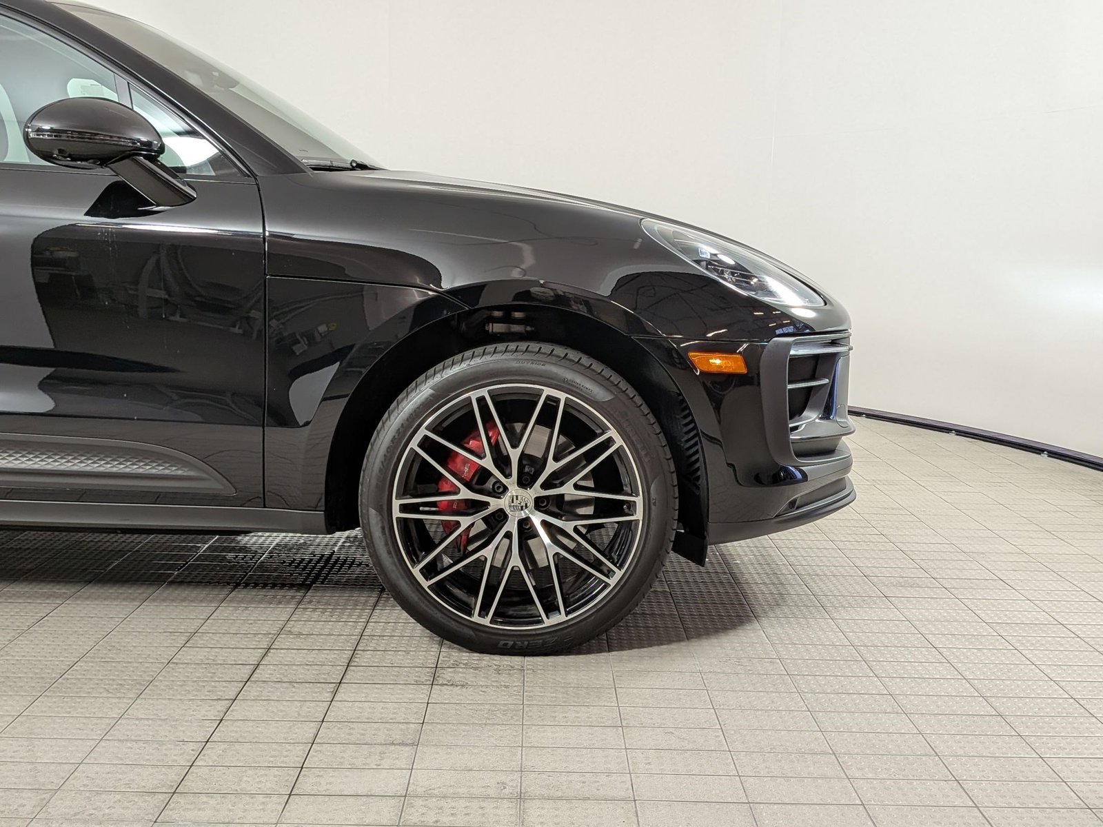 Certified 2025 Porsche Macan S AWD/4WD image 11