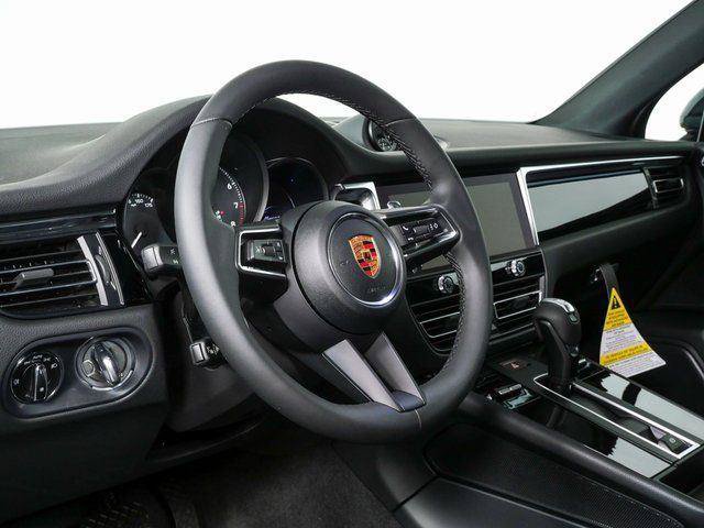 Certified 2026 Porsche Macan AWD/4WD image 4