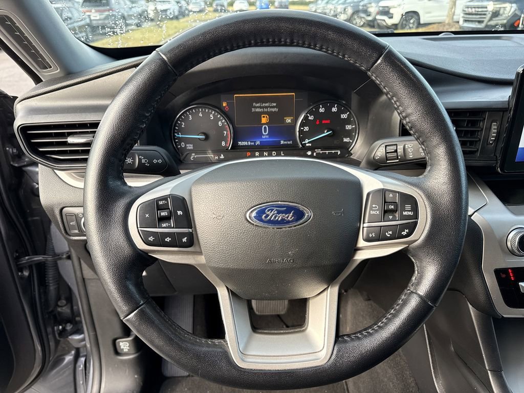 Used 2022 Ford Explorer XLT image 28