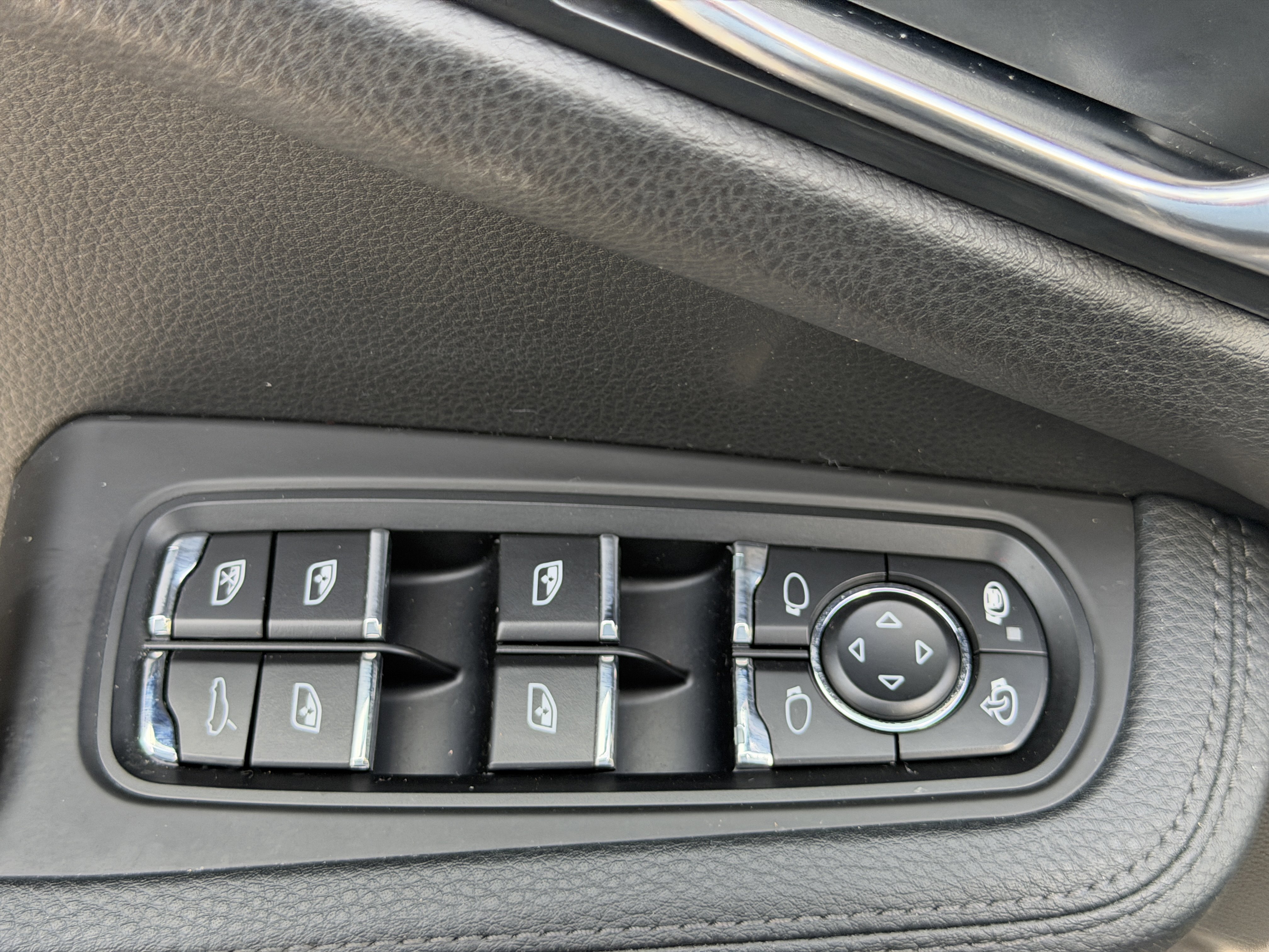 Certified 2015 Porsche Macan S image 21