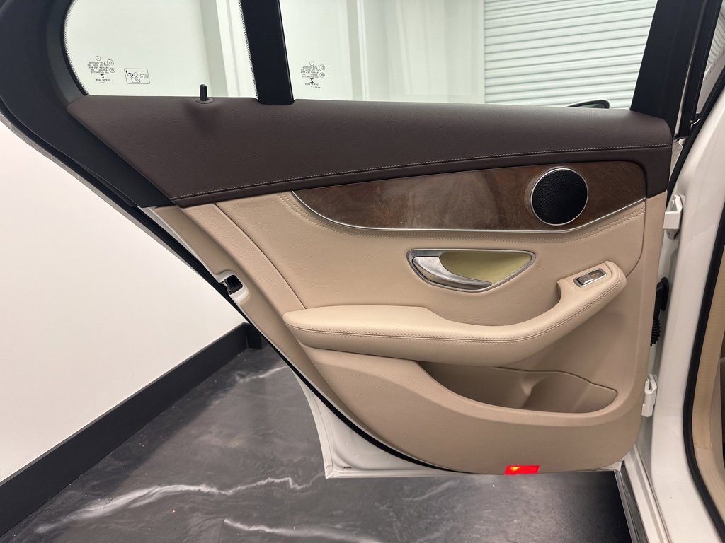 Used 2015 Mercedes-Benz C 300 Sedan w/ Luxury Package image 14
