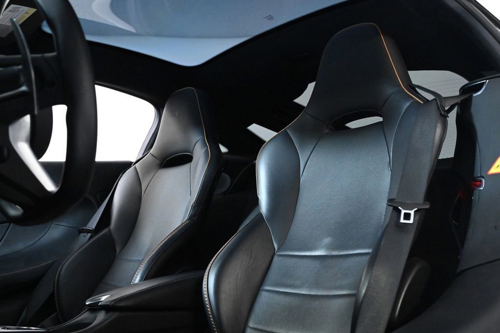 Used 2023 McLaren GT RWD image 15