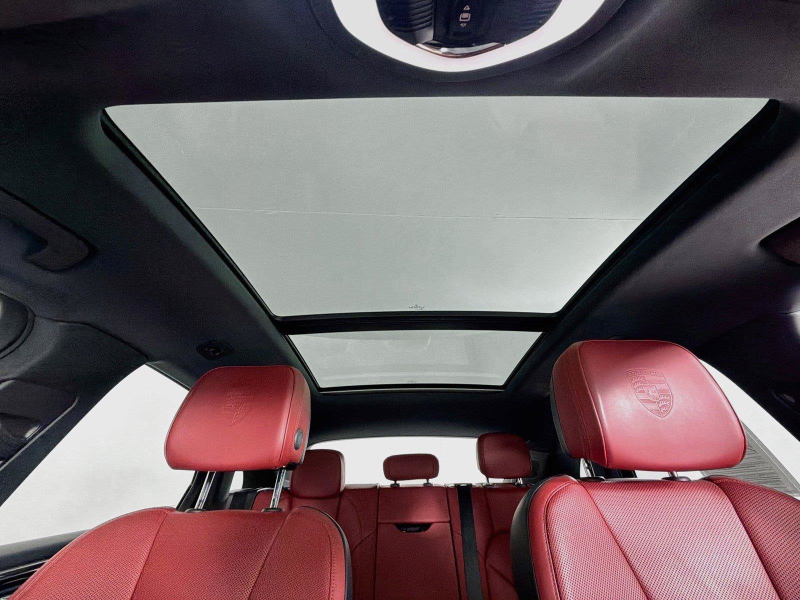 Certified 2024 Porsche Macan AWD/4WD image 6