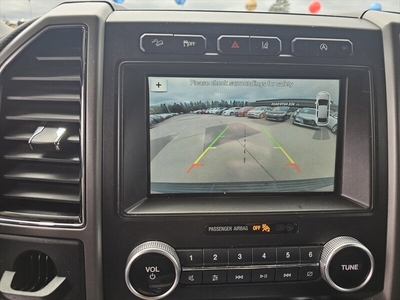 Used 2018 Ford Expedition Max XLT w/ Equipment Group 202A AWD/4WD image 16