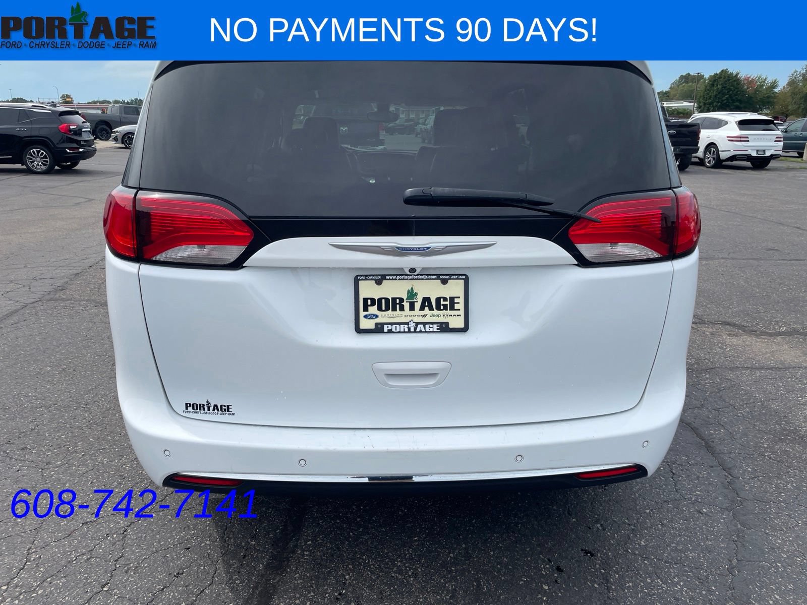 Used 2017 Chrysler Pacifica Touring-L FWD image 5