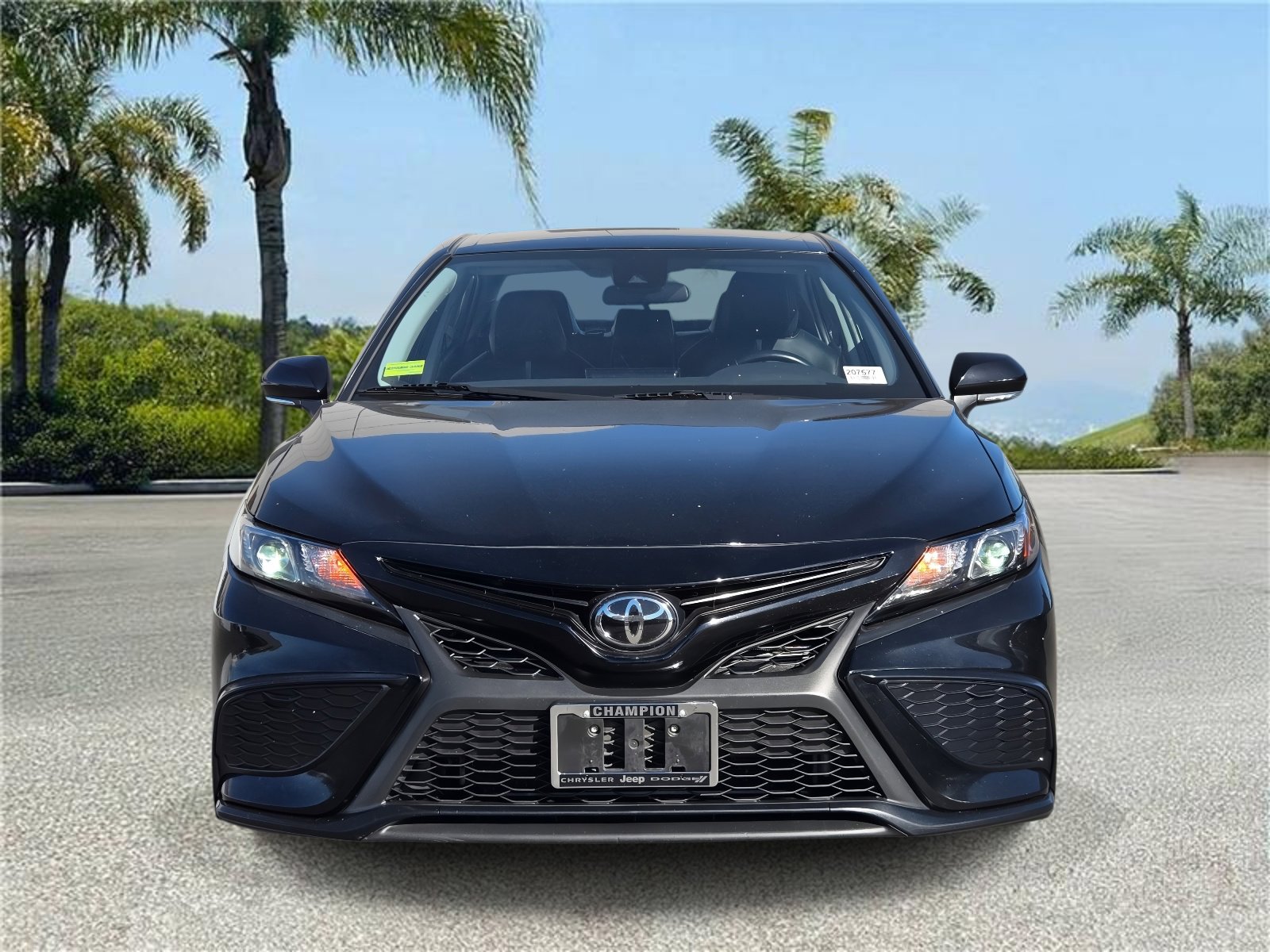 Used 2023 Toyota Camry SE FWD image 3