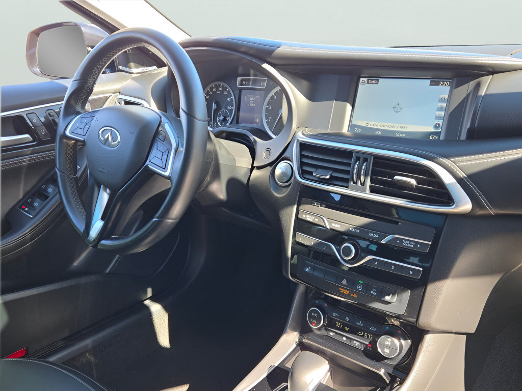 Used 2018 INFINITI QX30 Premium w/ Navigation Package AWD/4WD image 8