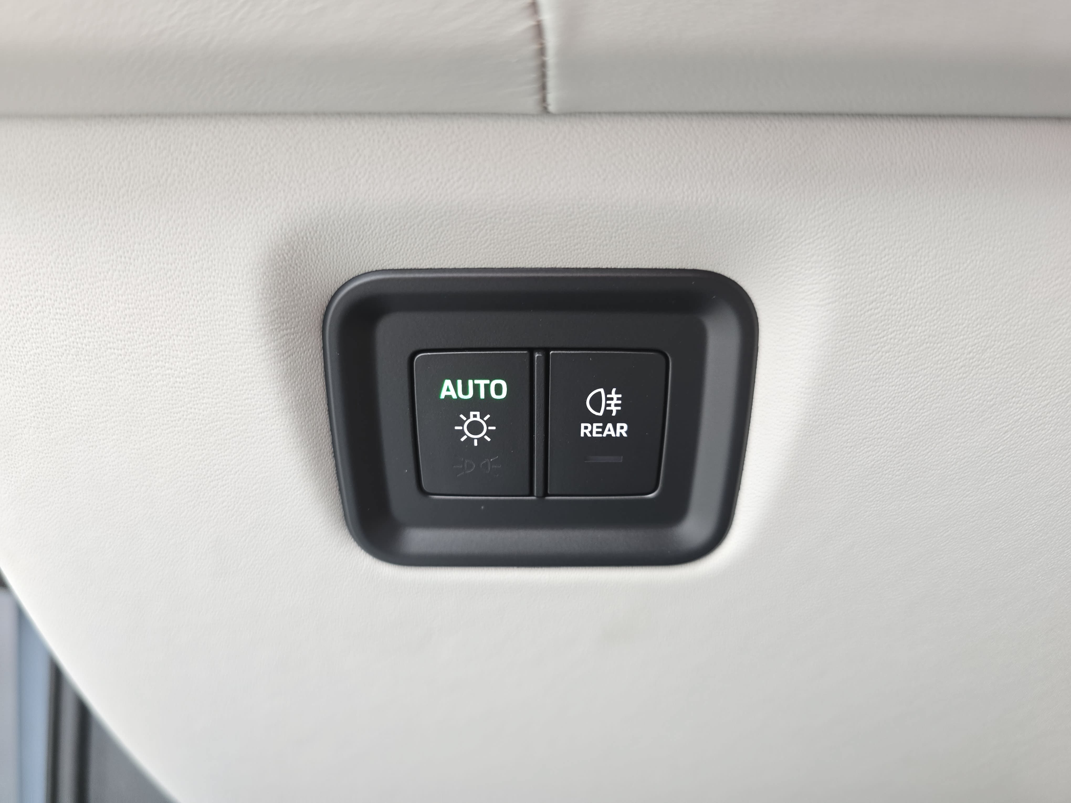 Certified 2026 Porsche Cayenne E-Hybrid AWD/4WD image 28