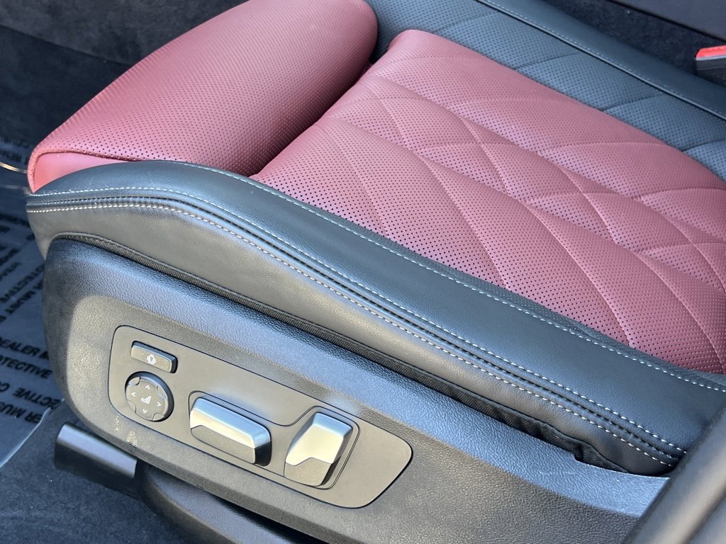 Used 2025 BMW X6 xDrive40i w/ Parking Assistance Package image 31