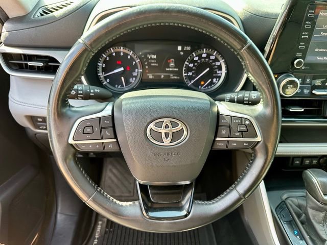 Used 2020 Toyota Highlander XLE image 33
