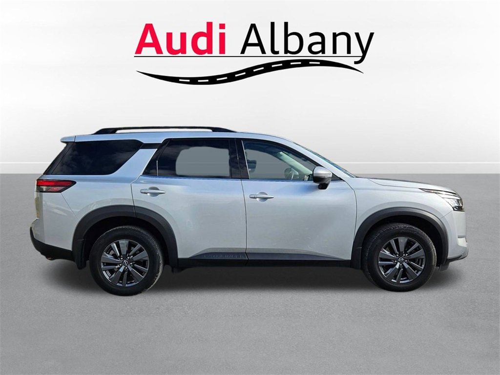 Used 2022 Nissan Pathfinder SV image 3