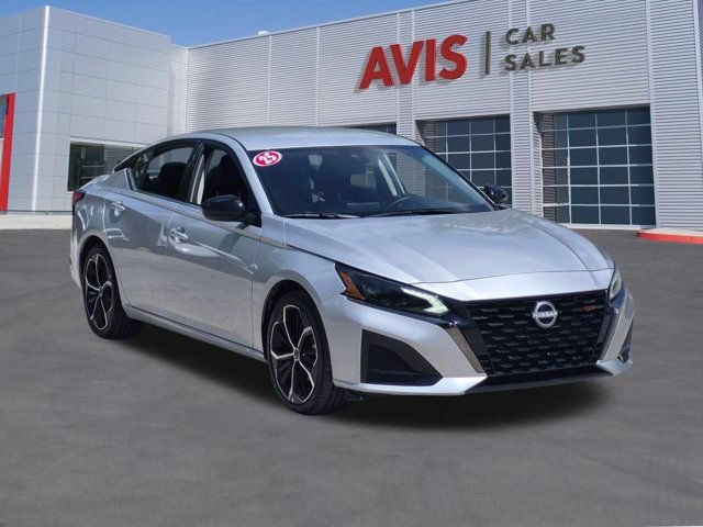 Used 2025 Nissan Altima 2.5 SR FWD image 3