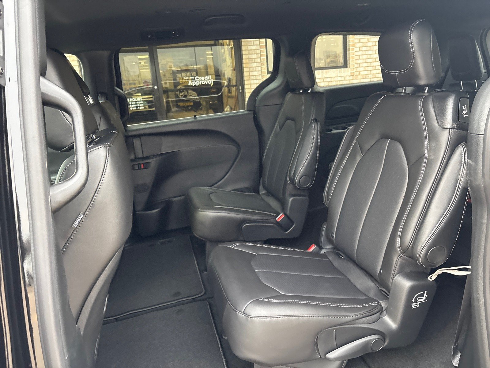 New 2026 Chrysler Pacifica Select AWD/4WD image 4
