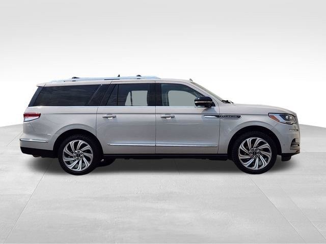 Certified 2023 Lincoln Navigator L Reserve AWD/4WD image 10