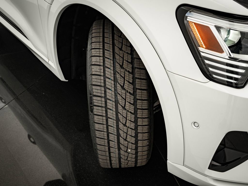 Used 2022 Audi e-tron Premium Plus w/ Premium Plus Package image 55