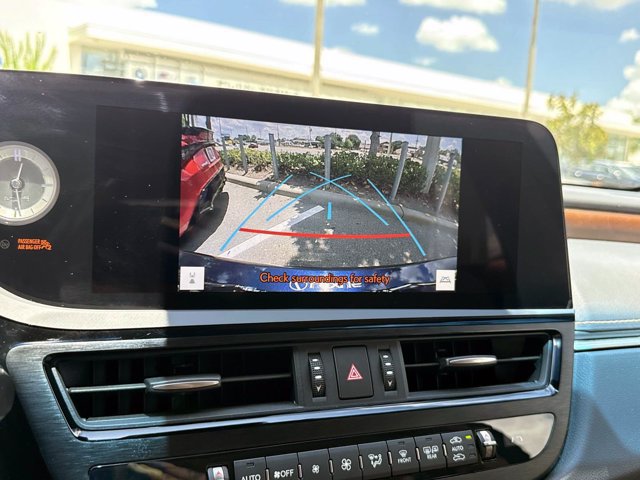 Used 2025 Lexus ES 300h w/ Premium Package FWD image 24