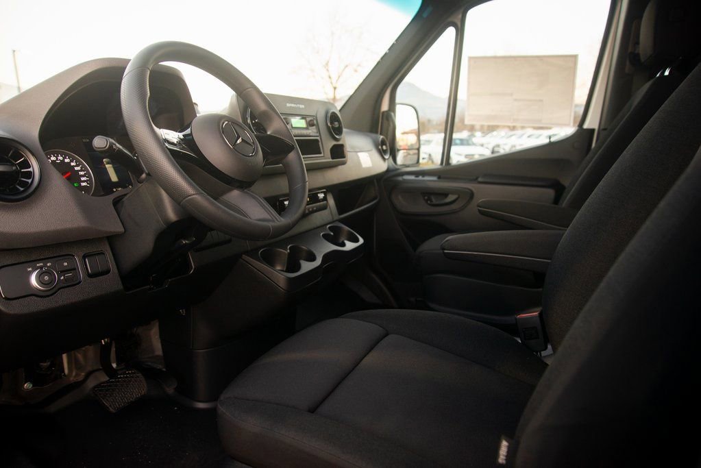 Used 2025 Mercedes-Benz Sprinter 2500 image 27