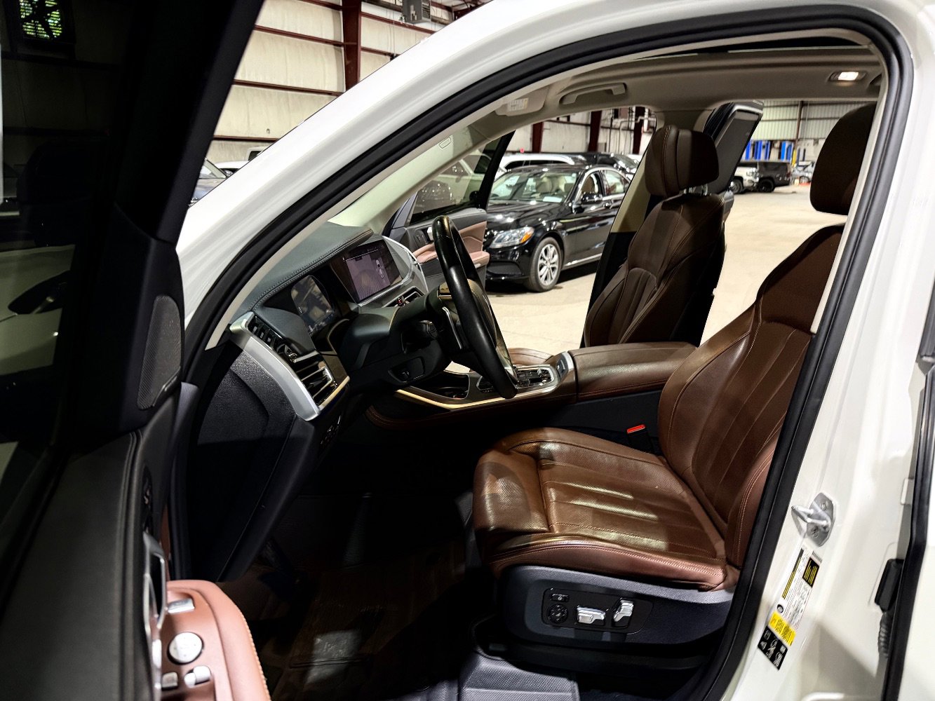 Used 2020 BMW X7 xDrive40i w/ Premium Package AWD/4WD image 13